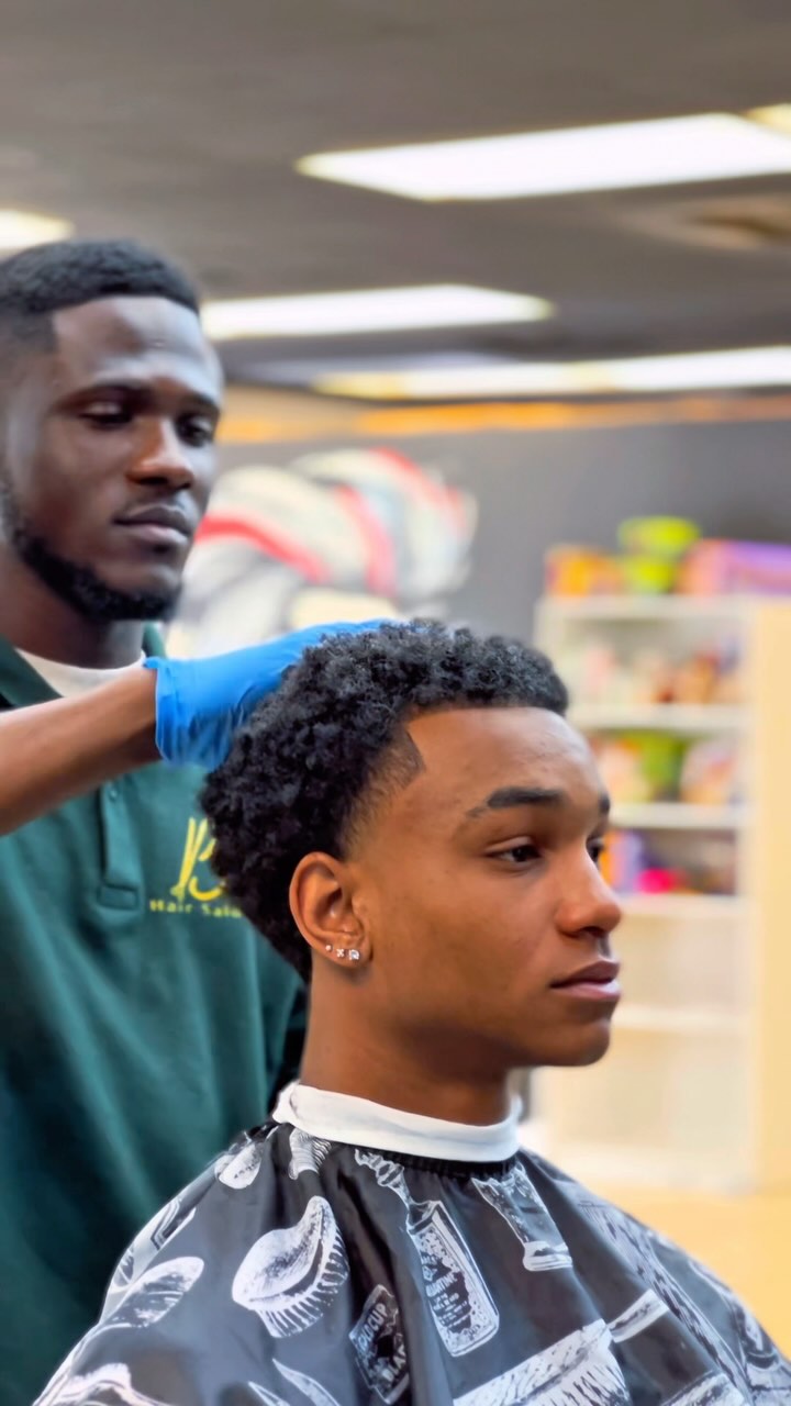 Not just a cut, it's a craft!✂️💈
#downtownsudbury #explore #reels #canada