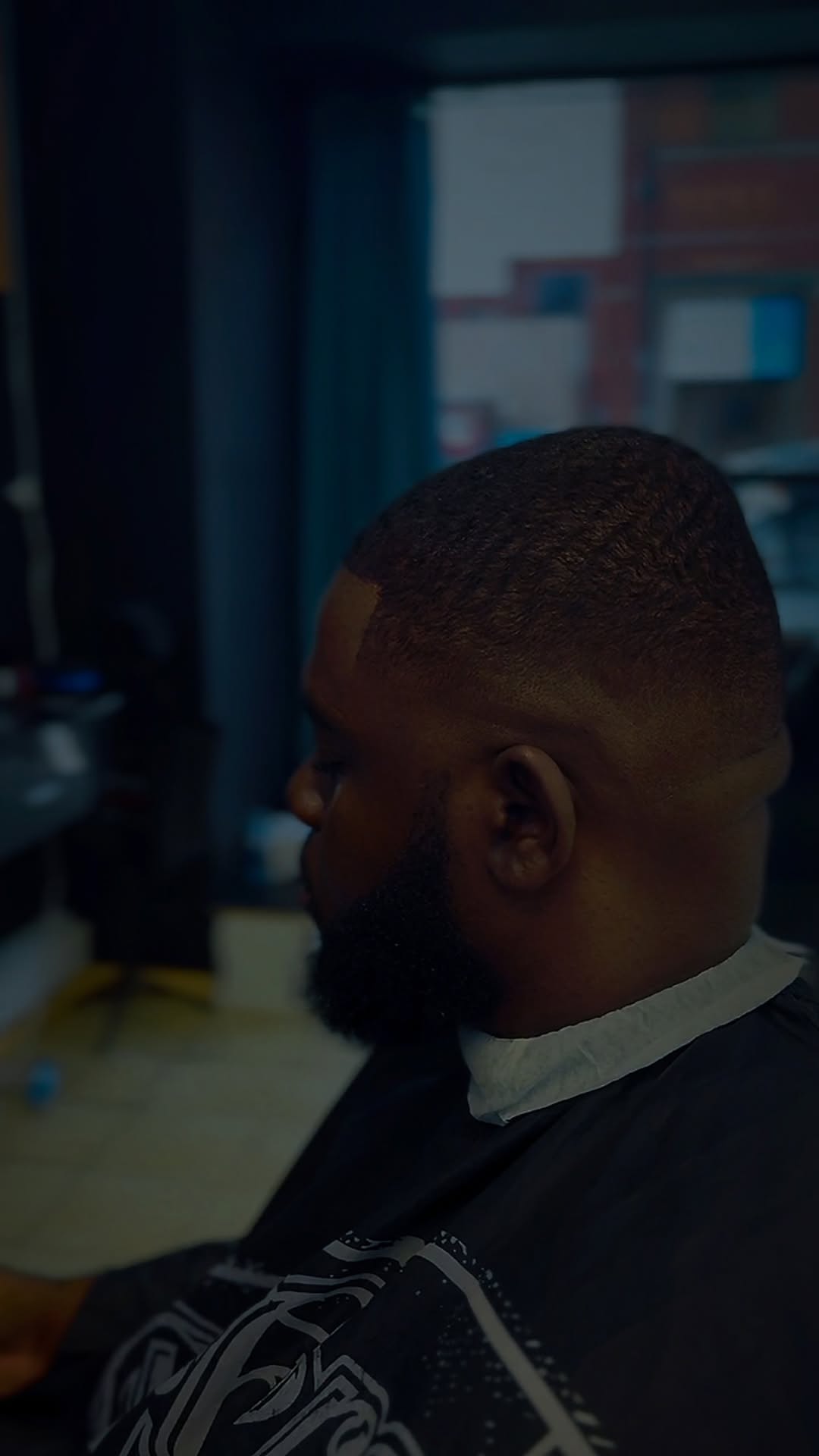 ✨ Guaranteed freshness ✨

Clear gradient, precise contours, impeccable beard... 